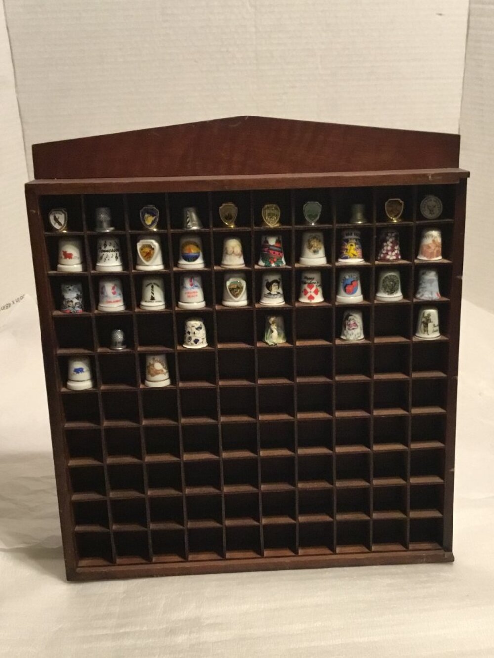 Vintage wooden shadow box thimble display case w/ plexiglass door & 37 thimbles